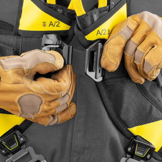 Petzl VOLT® Harnas Europese Versie Licht en Veelzijdig